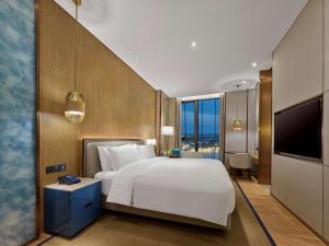 Postel nebo postele na pokoji v ubytování Hilton Hainan Ocean Flower Island