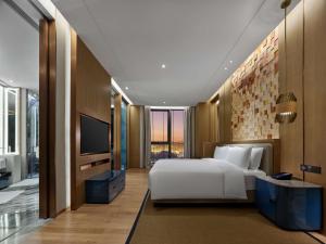 Postel nebo postele na pokoji v ubytování Hilton Hainan Ocean Flower Island