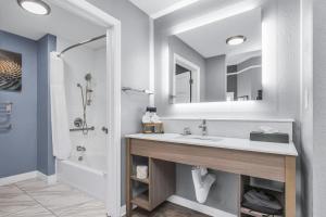 a bathroom with a sink and a shower at Inn at Rockaway San Francisco Pacifica in Pacifica