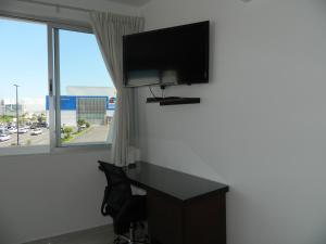 TV a/nebo společenská místnost v ubytování ACL Suites