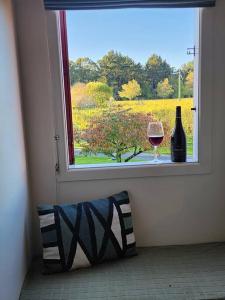 a window with a bottle and a glass of wine at The Loft @ Gladstone Vineyard in Gladstone