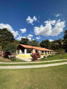 Gallery image of Lindo sítio para você e sua família! in Guararema