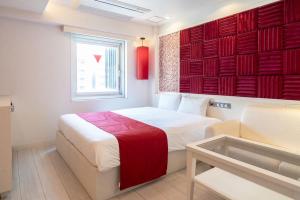 Ένα ή περισσότερα κρεβάτια σε δωμάτιο στο Hotel LiVEMAX Umeda Central