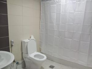 Koupelna v ubytování Best Closed Partition Room in Al Barsha-1 Near MOE Metro