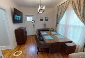 Billede fra billedgalleriet på Renovated 3/2 * Craftsman Home * Perfect Location i Memphis