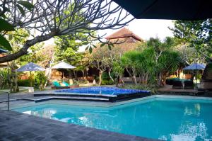 a swimming pool in the middle of a resort at Peneeda View Beach Hotel in Sanur