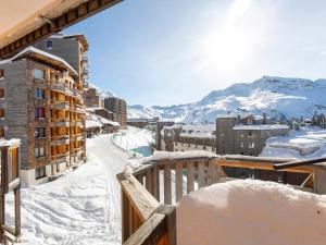 a balcony with snow covered buildings and a mountain at Appartement Avoriaz, 4 pièces, 8 personnes - FR-1-314-129 in Avoriaz