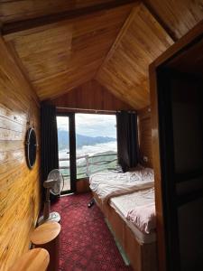 a room with two beds and a large window at Tà Xùa C Homestay Venuestay in Bắc Yên +13 photos