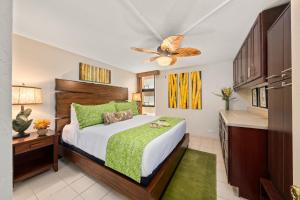 a bedroom with a bed and a ceiling fan at Kaleialoha 213 in Lahaina