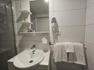 Koupelna v ubytování Studio 8 Residences - Adults Only + 37 fotografií