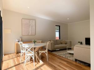 Wren Studio - Private One-Bedroom Studio Nestled in Bushland的休息区