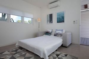 Postel nebo postele na pokoji v ubytování White Sands Beach House