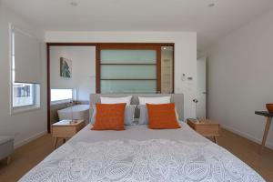 Postel nebo postele na pokoji v ubytování White Sands Beach House