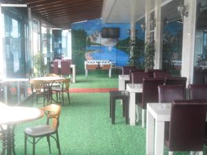 Restaurace v ubytování Grand Ezel Hotel