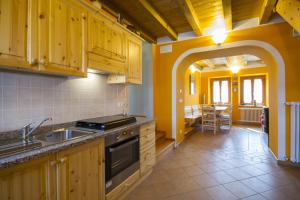 A kitchen or kitchenette at Casa delle Noci