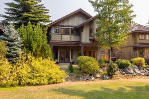 a large house with a yard at #8107 Muirfield Crescent in Whistler