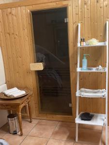 a shower with a door in a room with a table at Maison bonheur proche GIVERNY et top pour télétravail in Haute-Isle +14 photos