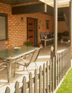 GOLDFIELDS STUDIO APARTMENT, Beaconsfield - Fully Self-contained, air-conditioning的休息区