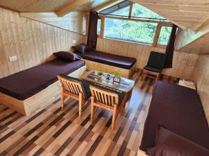 an overhead view of a room with a bed and a table at Timberwolves in Manāli