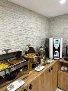 Kuchyň nebo kuchyňský kout v ubytování Luxmani Hotel & Spa