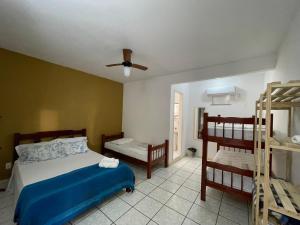 Cama ou camas em um quarto em Pousada Frezza Mergulho