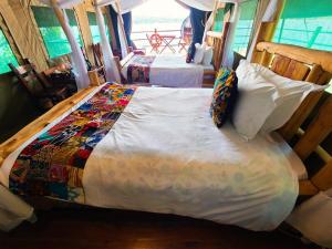En eller flere senge i et værelse på Wag Hill Lodge & Spa