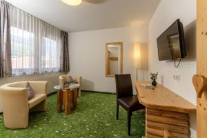 TV a/nebo společenská místnost v ubytování Hartweger's Hotel