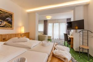 Postel nebo postele na pokoji v ubytování Hartweger's Hotel + 37 fotografií