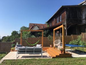 Bazén v ubytovaní Au Relais de l'Histoire Gîte classé 4 étoiles alebo v jeho blízkosti