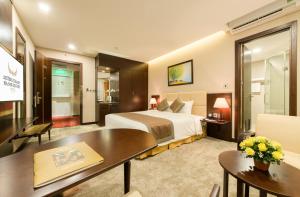 Postel nebo postele na pokoji v ubytování Muong Thanh Hanoi Centre Hotel + 37 fotografií