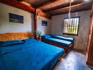 Giường trong phòng chung tại Dong van hmong homestay