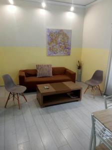 Posezení v ubytování Koukaki-comfy with a balcony apt.