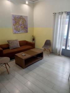 Posezení v ubytování Koukaki-comfy with a balcony apt.