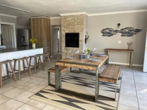 Μια τηλεόραση ή/και κέντρο ψυχαγωγίας στο PelicanStay