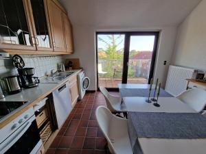 Billede fra billedgalleriet på 98qm Wohnung im Villenviertel - Voll ausgestattet mit Balkon und Kamin - WLAN gratis i Wilhelmshaven