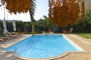 Bazén v ubytovaní Kavala Beach Hotel apartments alebo v jeho blízkosti