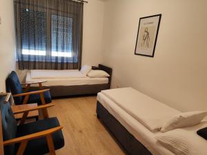 Postel nebo postele na pokoji v ubytování SzeCu Apartmanház