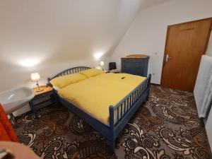 a bedroom with a bed and a sink and a bathroom at Uriges Landgasthaus in Modriach in Modriach