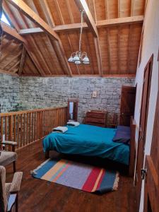 een slaapkamer met een bed en een houten plafond bij Ballindooley Castle in Galway