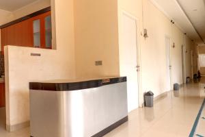 a lobby with a metal counter in a building at OYO Life 92707 D-akomiba Residence in Jambi