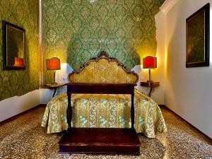 Łóżko lub łóżka w pokoju w obiekcie Locanda Cà Del Console