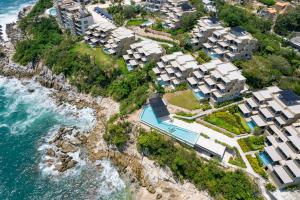 una vista aérea de un resort junto al océano en 3009 - Amanecer E3, en Santa Cruz Huatulco