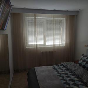 a bedroom with a bed and a window with blinds at Apartament Casa Dia 1 in Sibiu +163 photos
