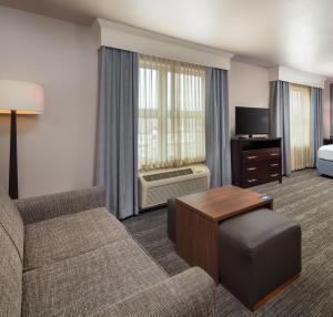 Homewood Suites by Hilton Fairfield-Napa Valley Area客房内的一张或多张床位