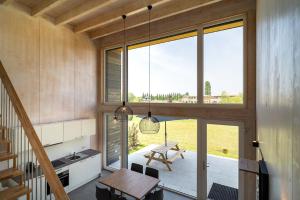 a kitchen and dining room with a large window at Feriendorf am Sonnensee in Leipheim