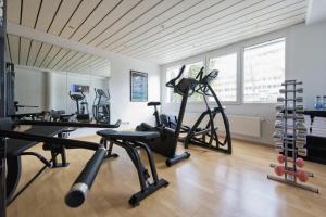 Das Fitnesscenter und/oder die Fitnesseinrichtungen in der Unterkunft Insel-Hotel Heilbronn