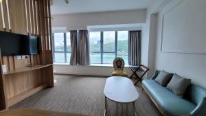 A television and/or entertainment centre at Grand Bay View Hotel