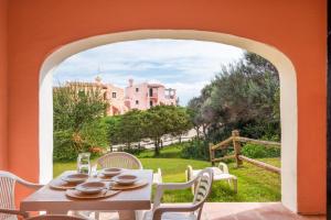 a table and chairs on a patio with a view of a house at Charming Small Villa - Bella villetta noi2082 in Cuile Pazzoni