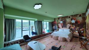 A seating area at Grand Bay View Hotel