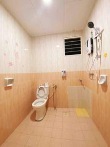 a bathroom with a toilet and a shower at Homestay 2 @Taman Teluk Intan in Teluk Intan